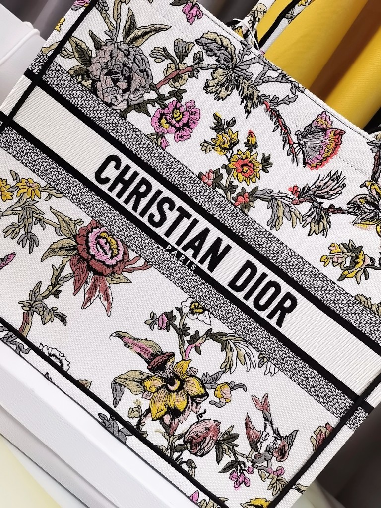 Christian Dior Shopping Bags